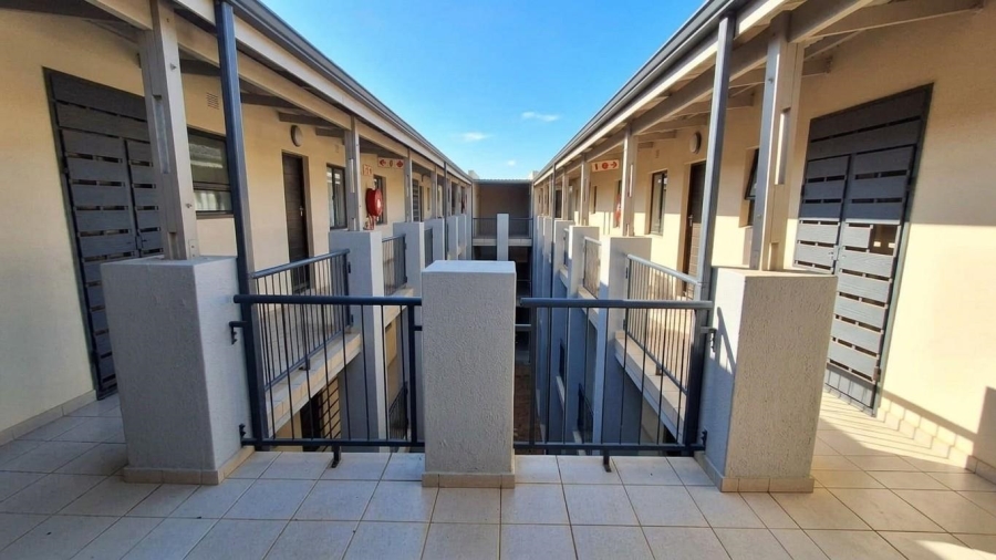 1 Bedroom Property for Sale in Buhrein Western Cape
